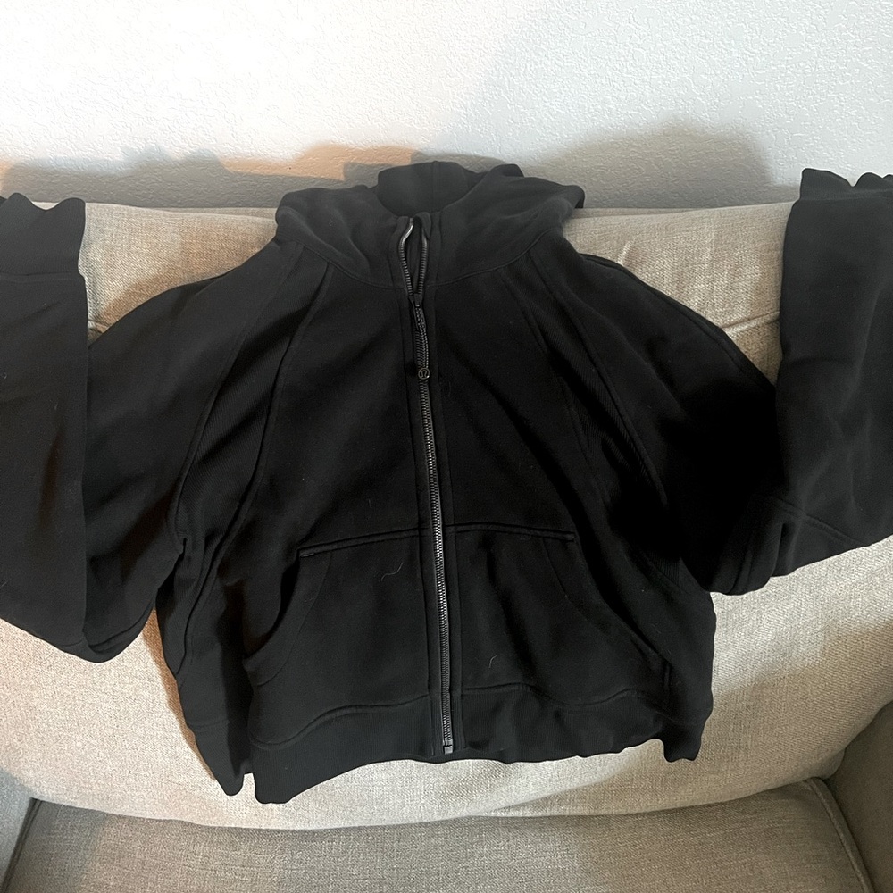 Zip Up Lululemon Scuba! 🤍😊